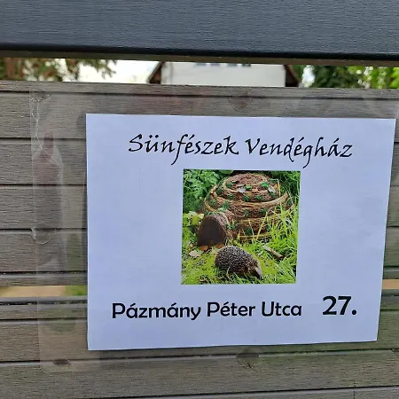 דירה Suenfeszek Vendeghaz