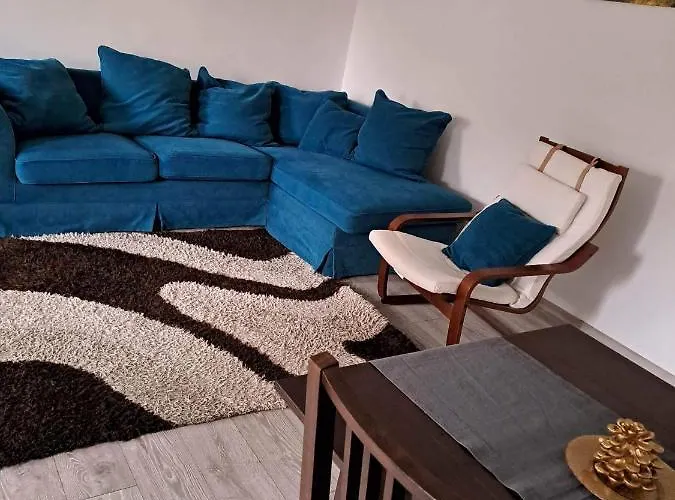 Suenfeszek Vendeghaz God