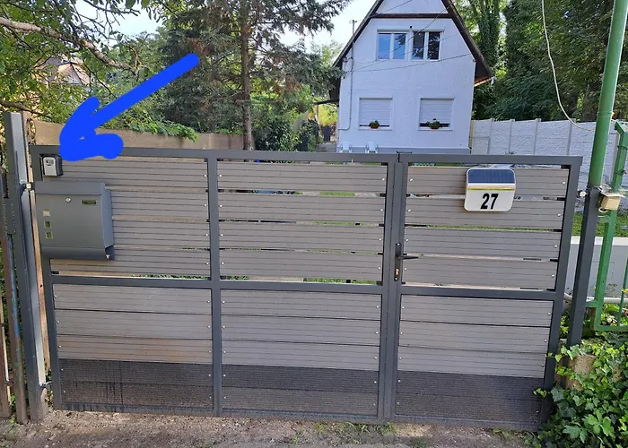 Apartment Suenfeszek Vendeghaz God